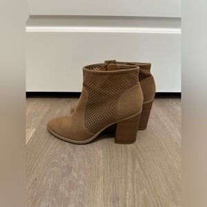 Universal Threads - Brown Ankle Boot with Heel